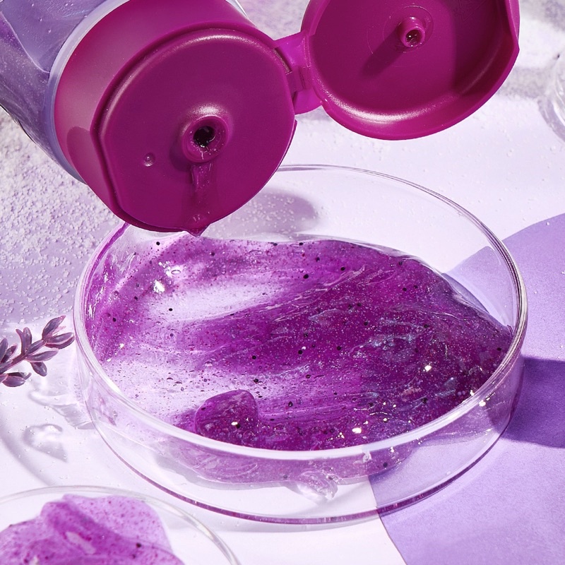 Gel Tẩy Da Chết toàn thân GinBi chiết xuất nho tươi và quả mâm đen xôi tẩy sạch mụn làm trắng da QisE 200ml