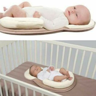 Đệm nằm chống giật mình và lõm đầu cho bé