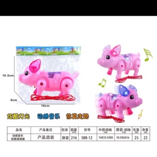 Heo nhựa có nhạc biết đi