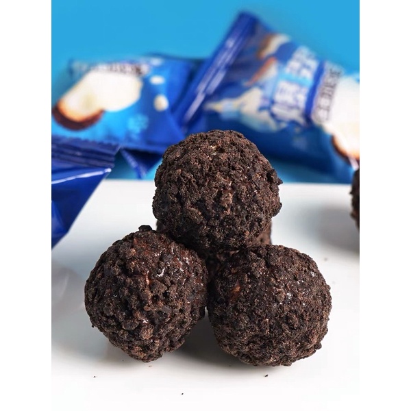 Bánh oreo socola nhân kem phomai tan chảy hộp 200gr giòn thơm béo ngậy, đồ ăn vặt Sài Gòn ngon bổ rẻ | SaiGonFood