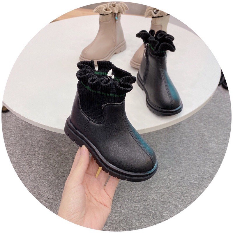 Boot bé gái
