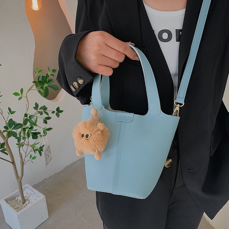 Túi đeo chéo IELGY làm từ da mềm màu trơn phong cách Hàn Quốc thời trang cho nữ