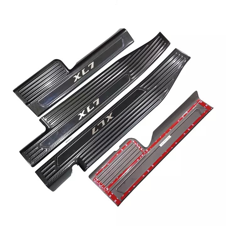 Ốp bậc cửa xe, Nẹp bước chân xe Suzuki XL7, XL-7 2019 2020 2021 mẫu carbon thể thao cao cấp