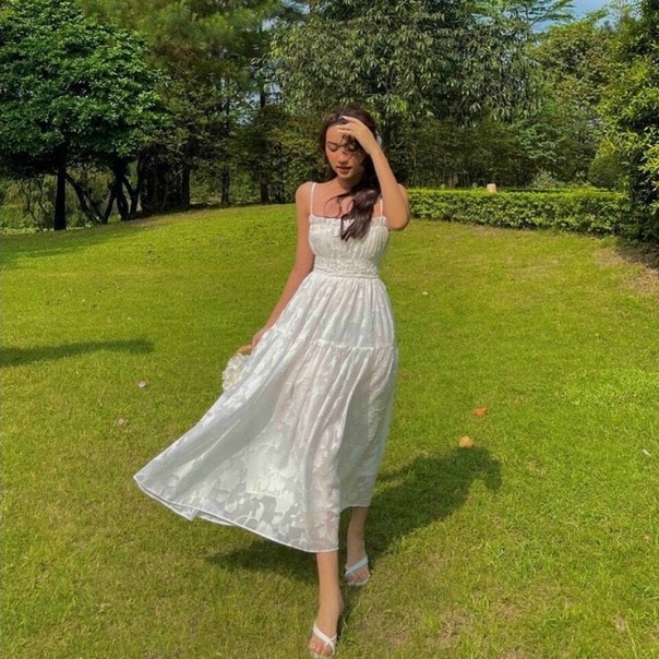 Đầm Maxi Hai Dây Trắng Khoe Lưng Trần Dáng Dài | BigBuy360 - bigbuy360.vn