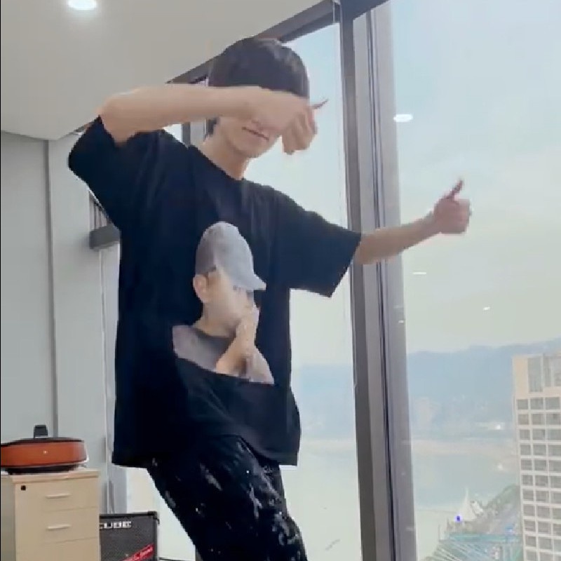 Áo thun ngắn tay Tnt Tống Á Hiên in hình em bé