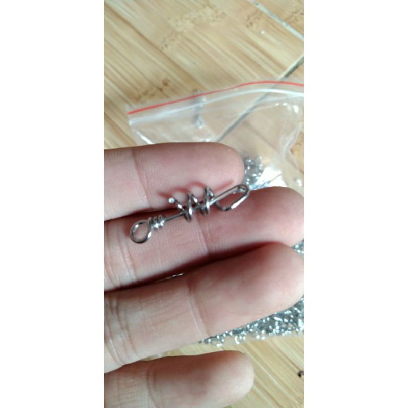 1 CÁI MÓC GÀI XÍCH CHÂN DẠNG XOẮN SIÊU CHẮC CHẮN (INOX CAO CẤP)