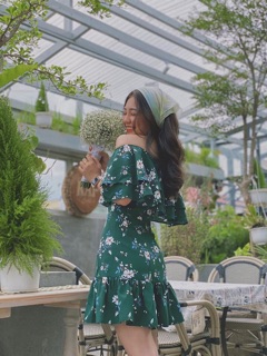 Đầm bẹt vai hoa