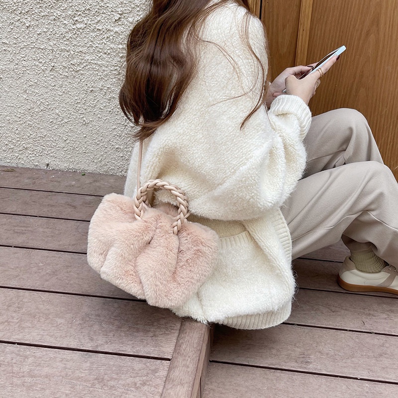 Túi Đeo Chéo Hình Đám Mây Xếp Ly Phối Lông Dễ Phối Đồ Hợp Thời Trang