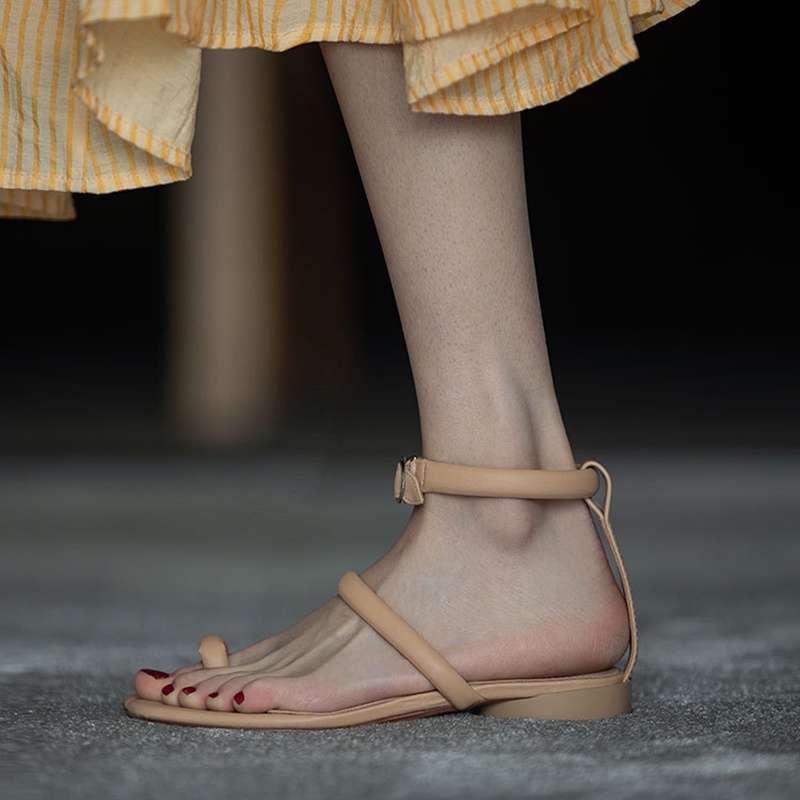 Xăng đan IELGY đế bằng hở ngón màu trắng phong cách la mã cổ điển thời trang cho nữ