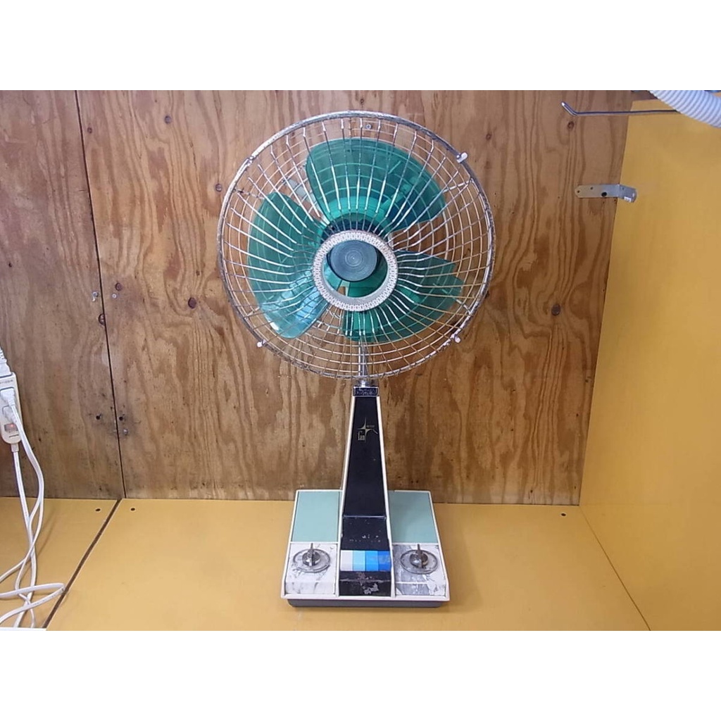 Quạt nội địa Nhật Brother F30 242 cánh 30cm cao 85cm giá 2,2tr