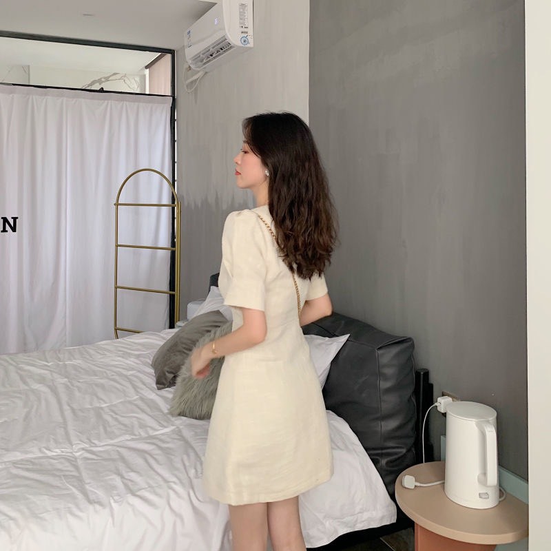 Váy dự tiệc tiểu thư tay bồng đính cúc sang chảnh | BigBuy360 - bigbuy360.vn