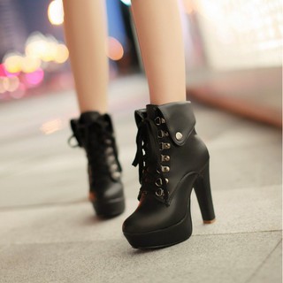 Giày boot nữ cổ ngắn cao gót năng động màu đen GBN1801