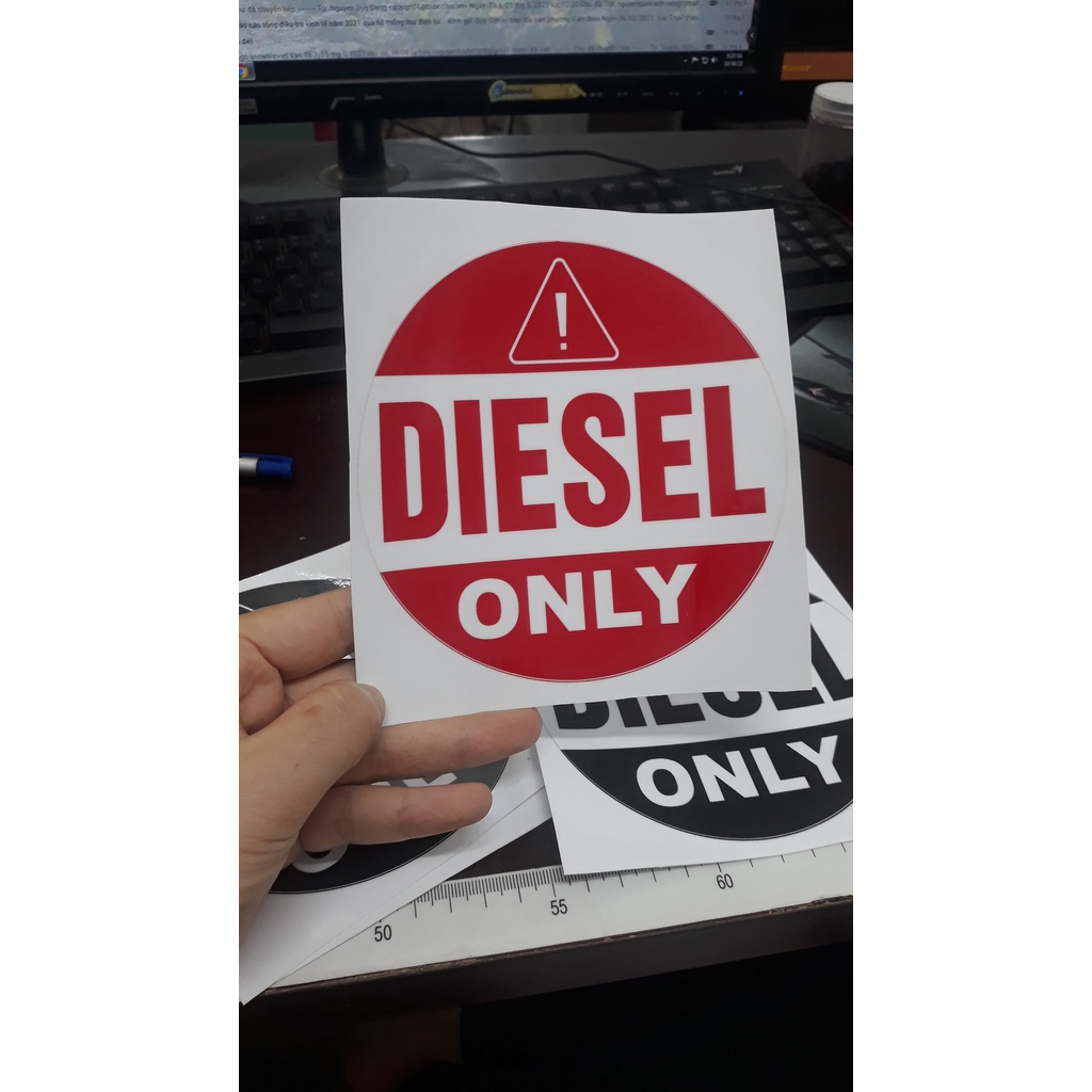 Sticker decal dán xe hơi chữ Dầu/ Diesel Only 12 x12 cm