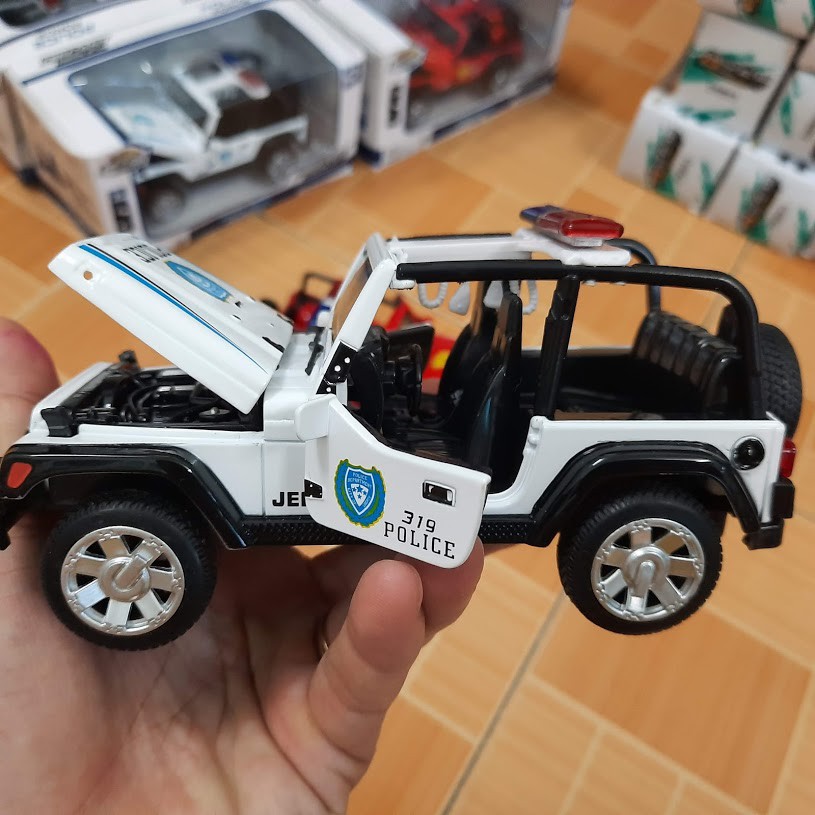 Xe ô tô Jeep 1:32 bằng hợp kim nhựa có âm thanh cảnh sát và đèn nháy mô hình xe ô tô đồ chơi trẻ em