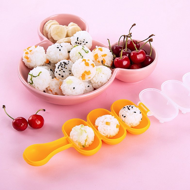 Khuôn Lắc Cơm Tặng Kèm Thìa Cho Bé Ăn Dặm
