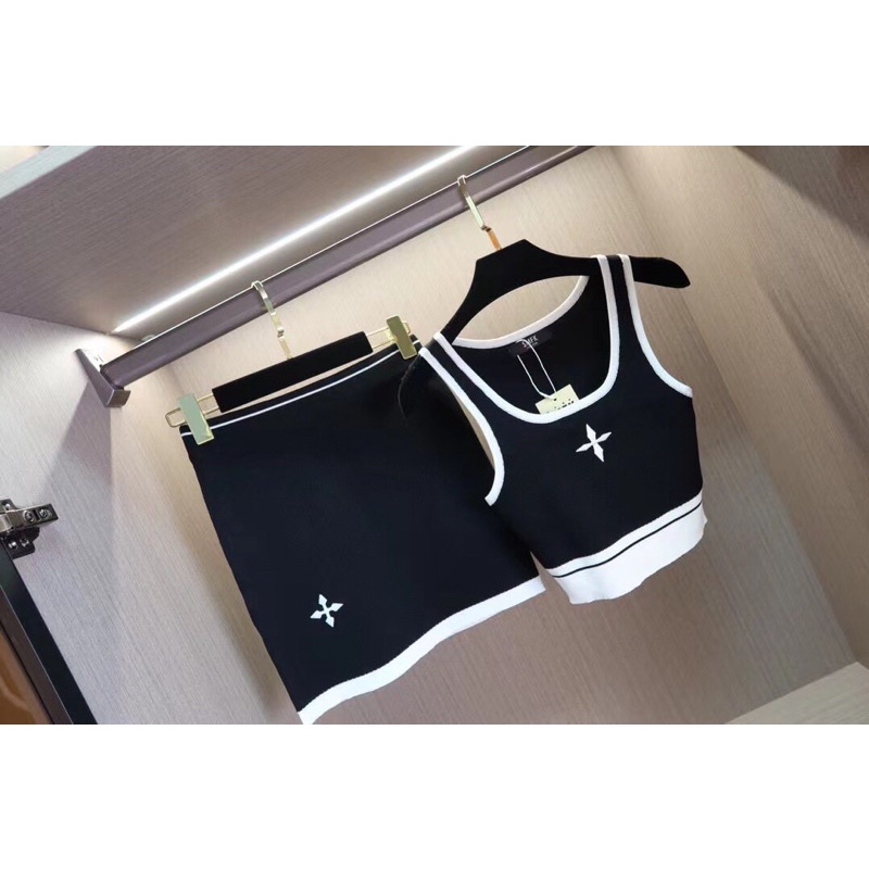 Set len áo chữ thập áo croptop và chân váy ngắn