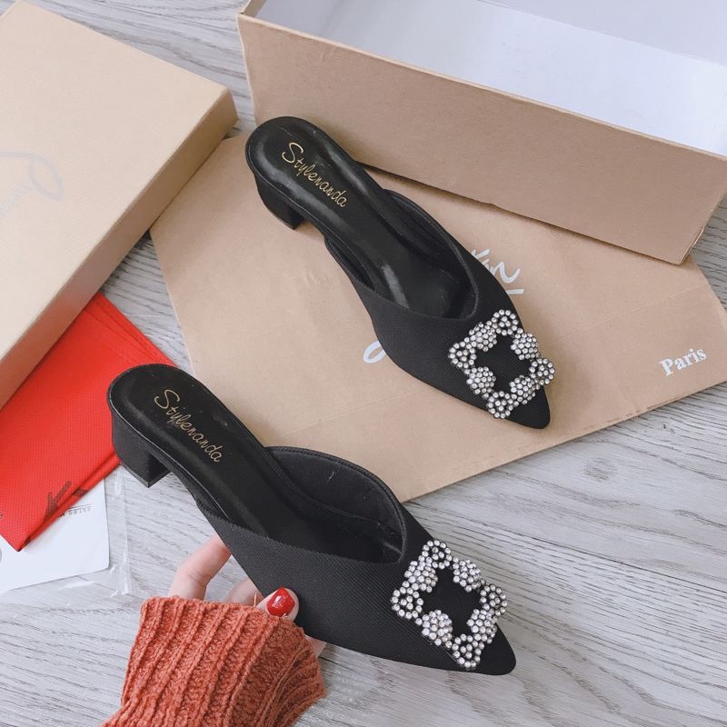 Dép Sục khóa vuông hoa văn