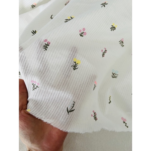 1,6m vải thô boi hoa nhí nền trắng
