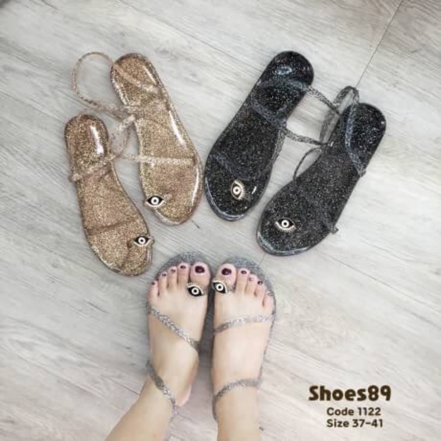 Sandal nhựa trong Thái lan