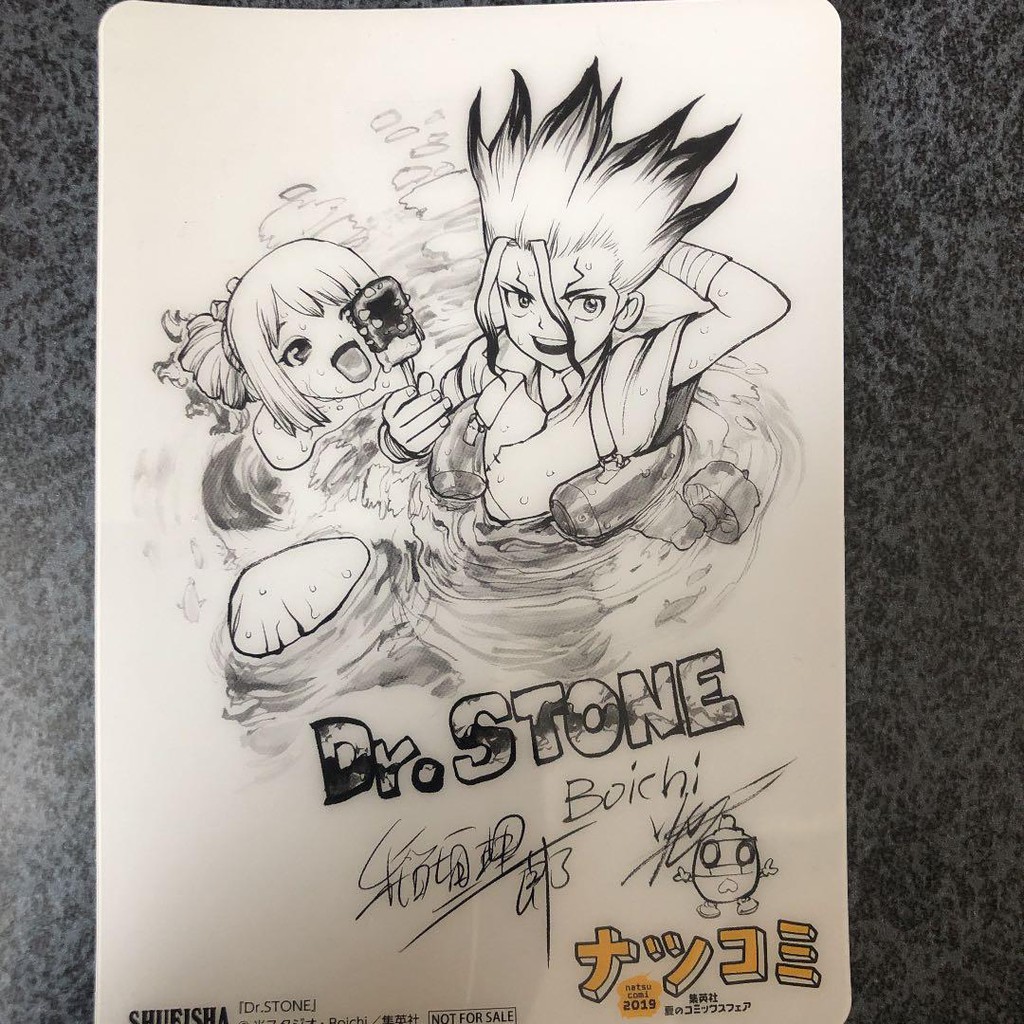 Card của manga Dr.STONE (sản phẩm của Natsu Comic 2019) có chữ ký tác giả, NHỰA CỨNG KHÔNG THẤM NƯỚC