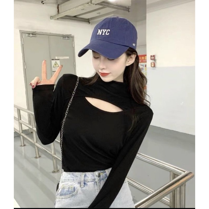 Áo croptop cổ lọ khoét ngực tay dài