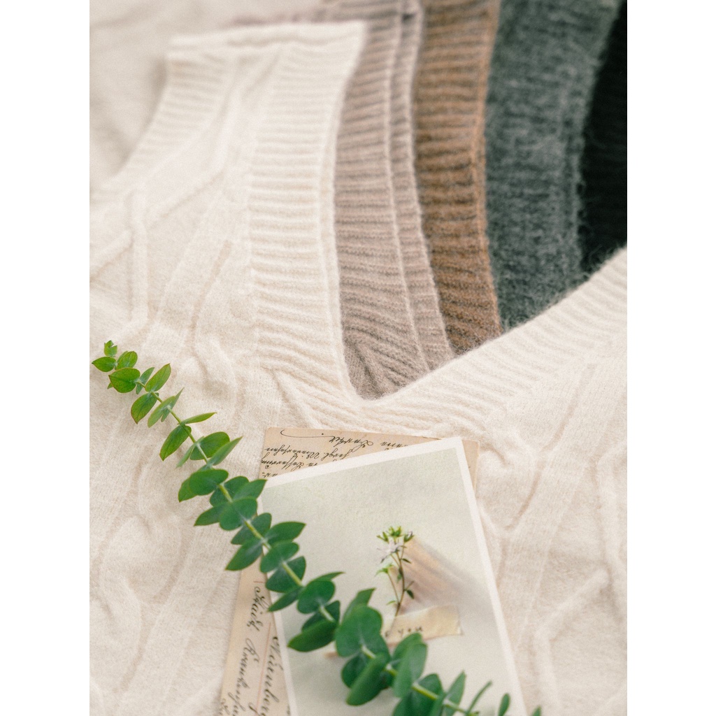 Áo gile len thu đông nữ MADELEN dáng cổ V nhiều màu xinh xắn | BigBuy360 - bigbuy360.vn