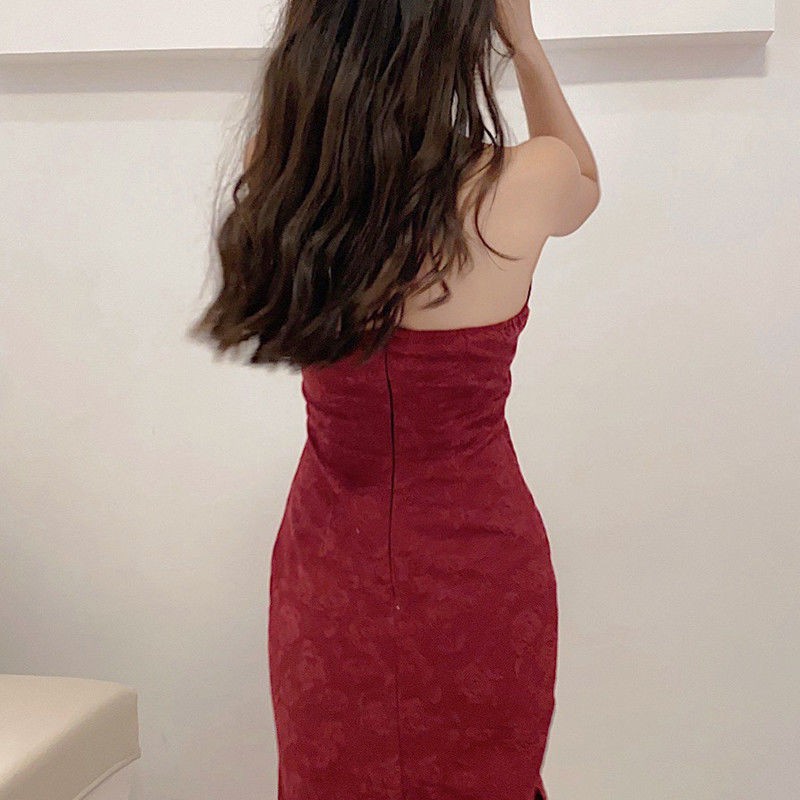 Đầm Hai Dây Dài Lưng Cao Họa Tiết Hoa Sen Đỏ Rượu Cổ Điển 2021
