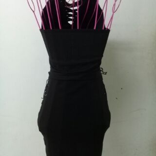 Đầm body cổ yếm