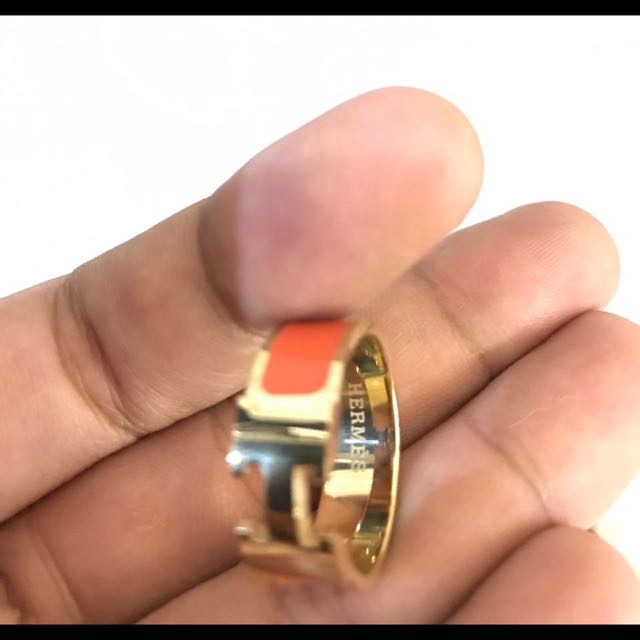 Nhẫn vàng sao chép cắt logo màu đen