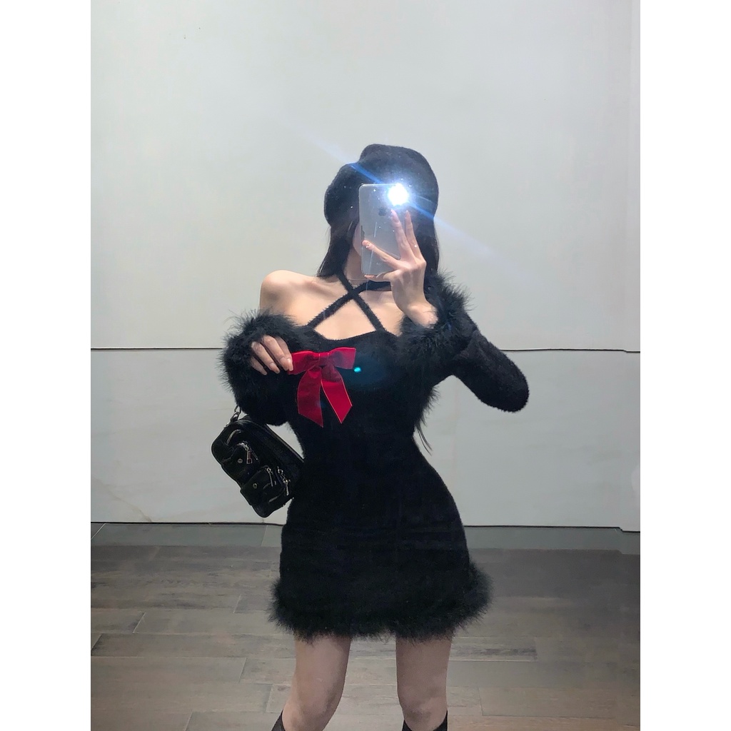 Set đầm yếm len đen dáng ôm body tôn sáng hở vai lưng nơ lông dây chéo+áo khoác tay dài bông form ngắn noel giáng sinh