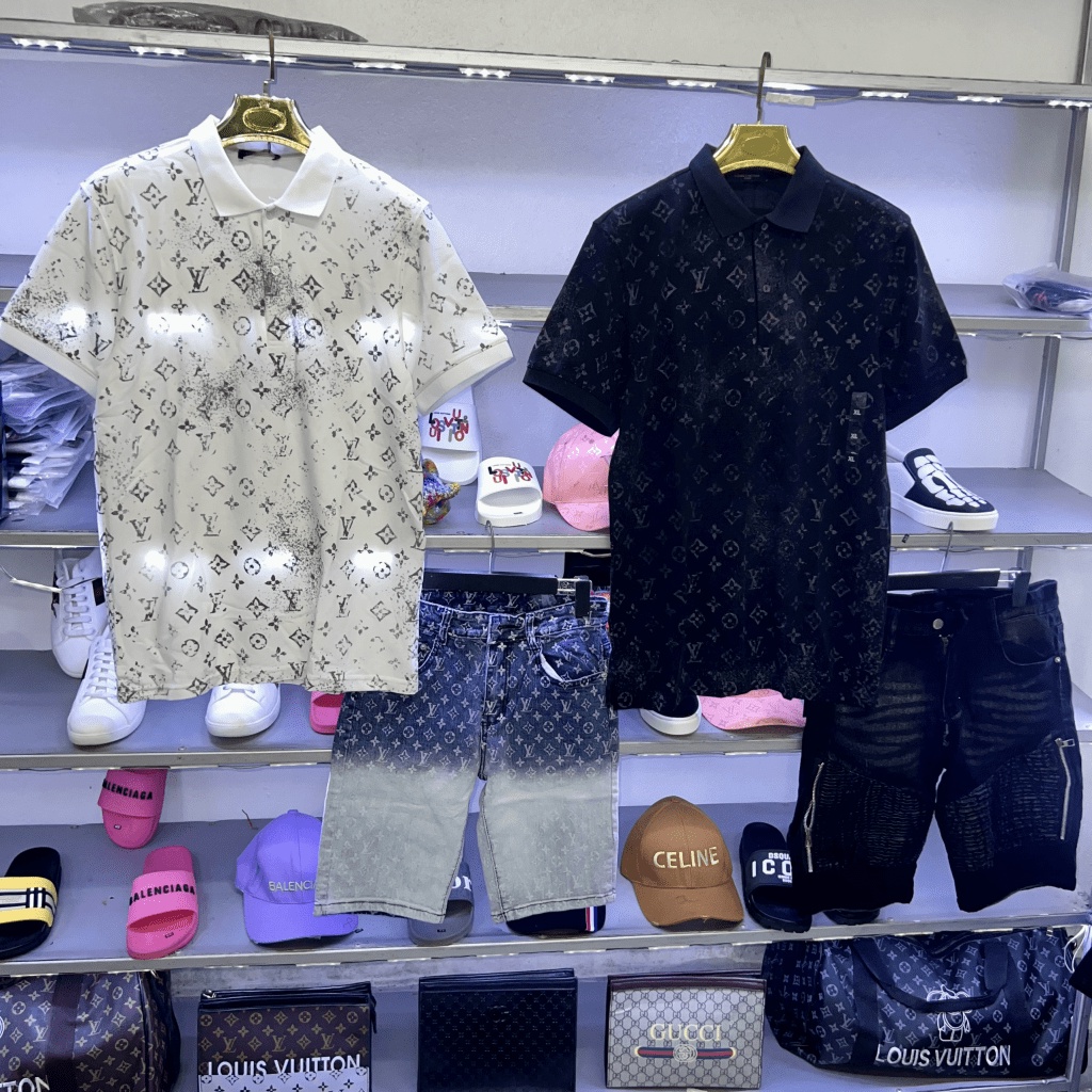 (HCM) ÁO THUN NAM CỔ BẺ TAY NGẮN , HỌA TIẾT LOGO EO VÌ SANG CHẢNH - PHONG CÁCH BOY PHỐ THỜI TRANG CỰC SANG KOKO MI FASHI