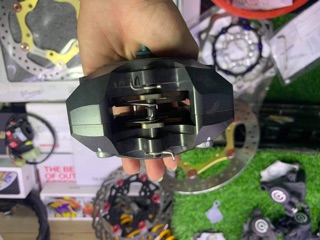 Phe đẩy bố thắng Heo Brembo