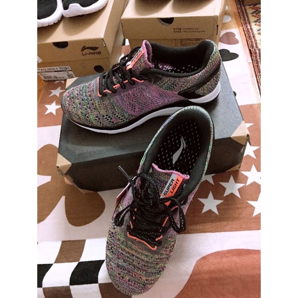 Giày Chạy Bộ Nữ Li-Ning ARBM028-8