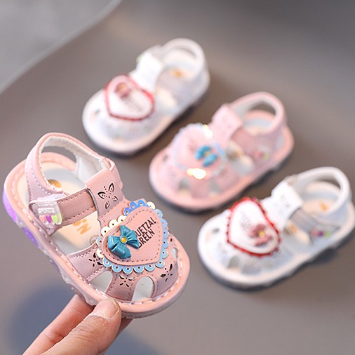 sandal giọ tập đi bé gái size 15-19 tim crecn đèn led