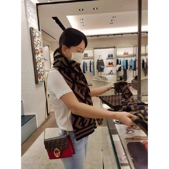 Khăn Fendi Unisex Hot Hit