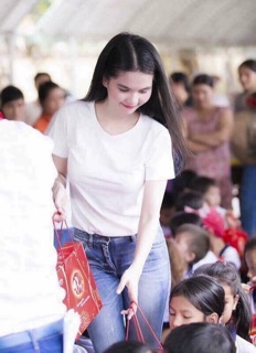 Áo Hm cổ tròn kèm túi rip