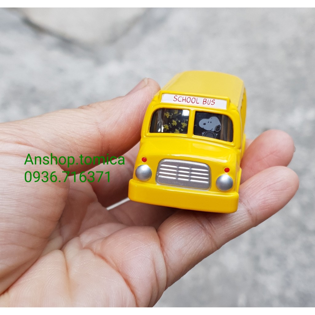 Mô hình xe bus trường học (Snoopy School Bus) màu vàng tomica Nhật Bản