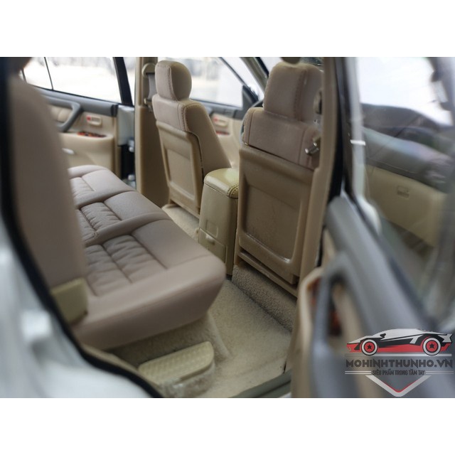 Xe mô hình Toyota Land Cruiser LC100, tỉ lệ 1:18