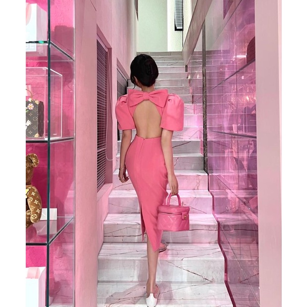 Đầm ôm cut eo hở lưng đính nơ cổ tròn tay phồng phong cách tiểu thư Hàn Quốc, váy ôm hở lưng đính nơ tay phồng màu hồng