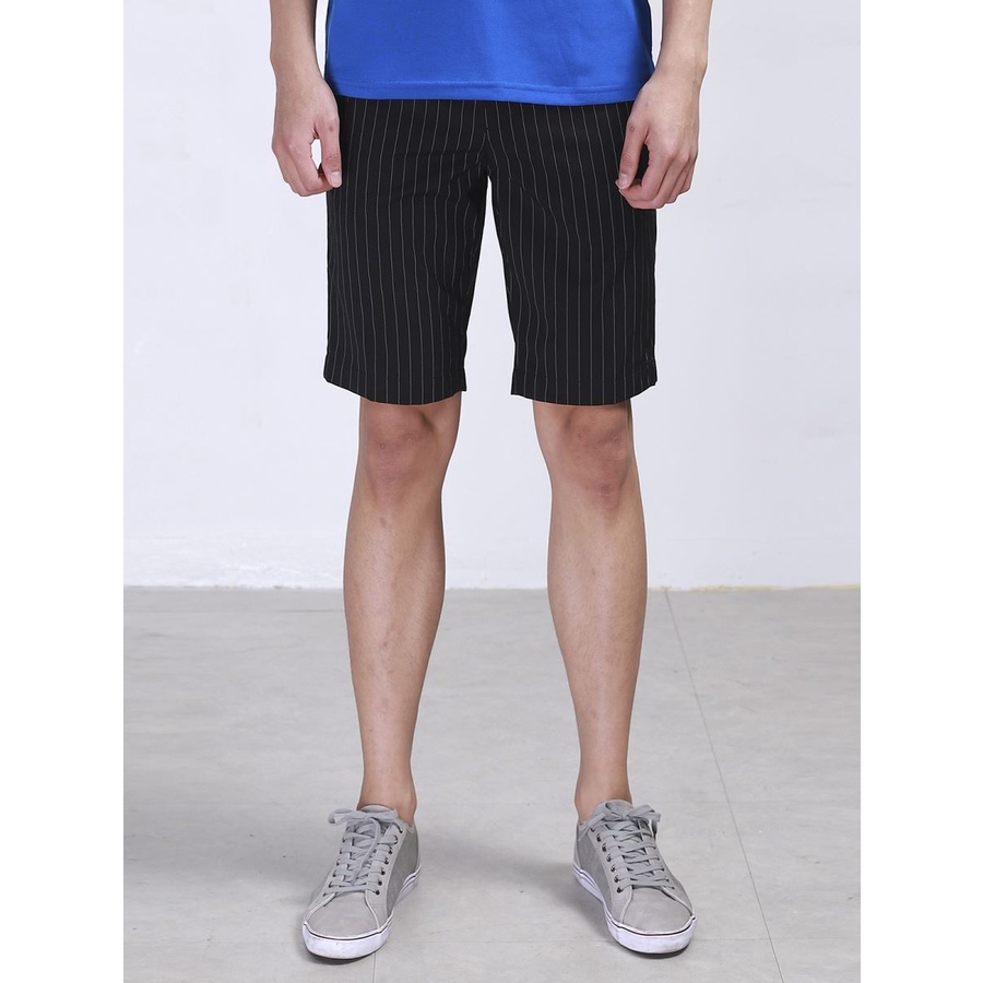 Quần short âu nam Aristino ASO028S8 dáng Slimfit, kẻ dọc, vải đanh mịn, nhẵn, mềm mát