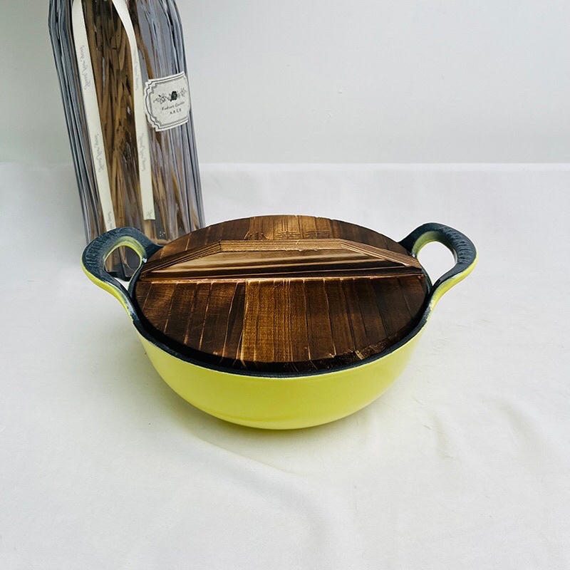 Nồi lẩu - nồi kho thịt cá bằng gang tráng men - kèm nắp gỗ - năp kính- 20cm -25cm - sử dụng bếp từ