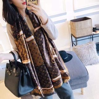Khăn lụa LV kèm full box 239k/1c