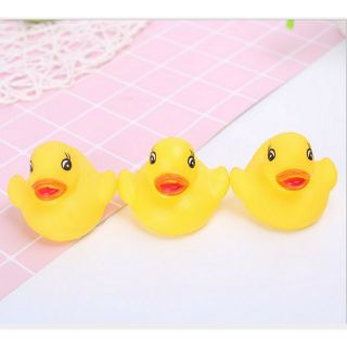 Đàn Vịt 4 Con Thả Bồn Tắm Cho Bé