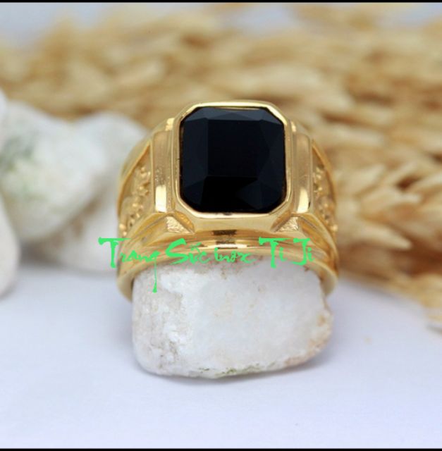 Nhẫn nam inox mạ vàng chạm rồng đá đen