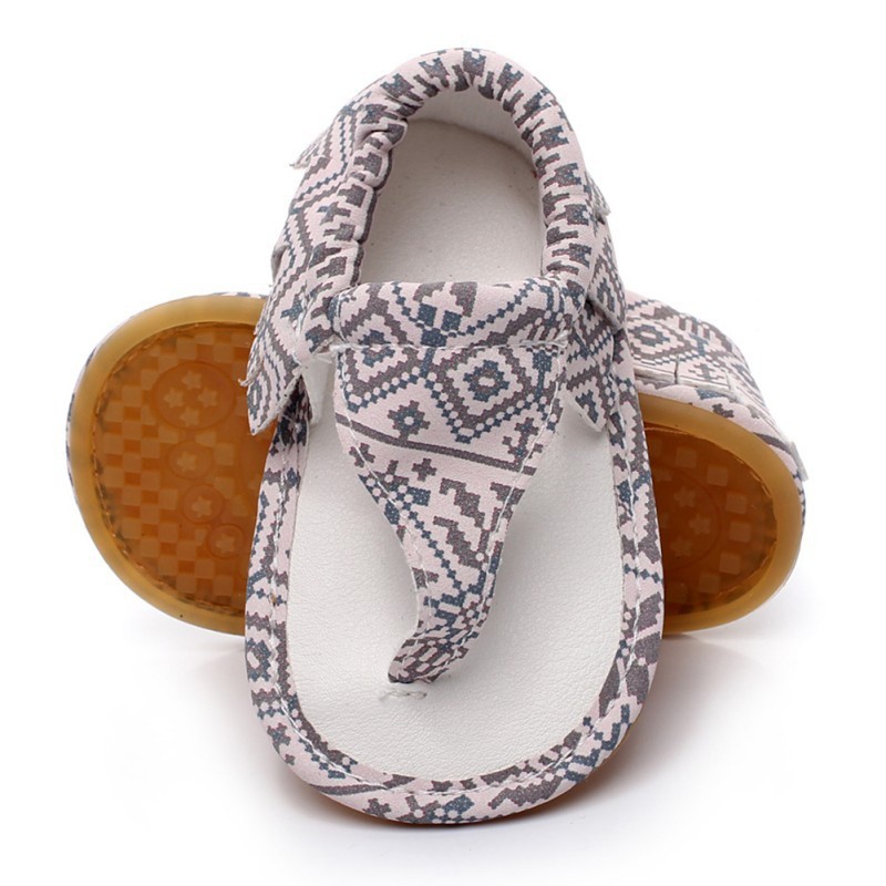 Giày sandals xỏ ngón tua rua dễ thương cho bé
