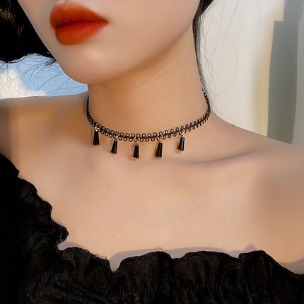 Vòng cổ mặt đá pha lê đen thời trang cho nữ