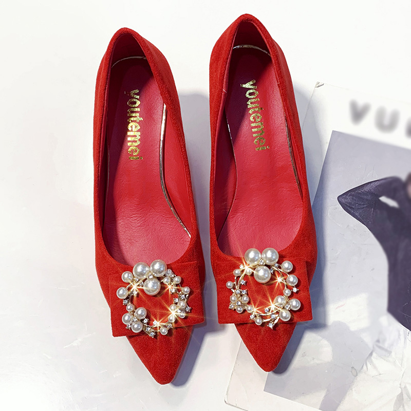 Giày cao gót màu đỏ phong cách Trung Quốc dành cho cô dâu và phù dâu trong ngày cưới