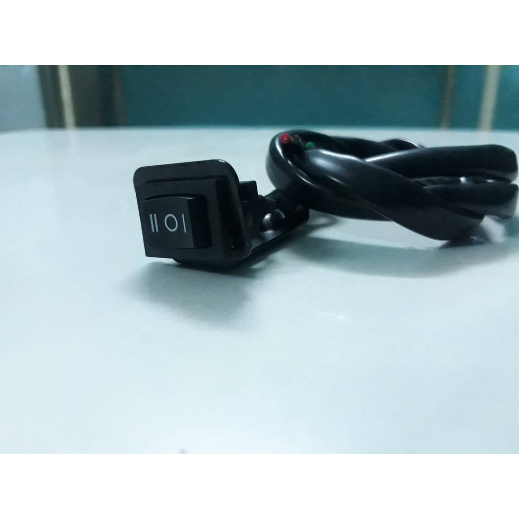 Công tắc đèn có pat lắp chân kính xe máy