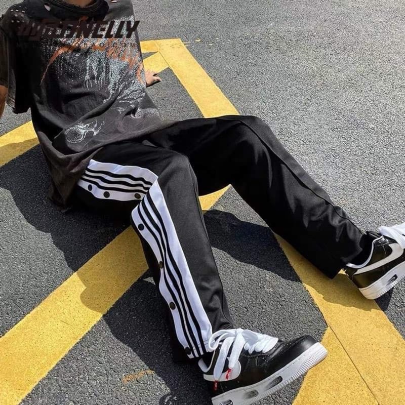 Ảnh thật | Quần đen cúc bấm hai bên mặc cùng giày sneaker ( hàng loại 1 )