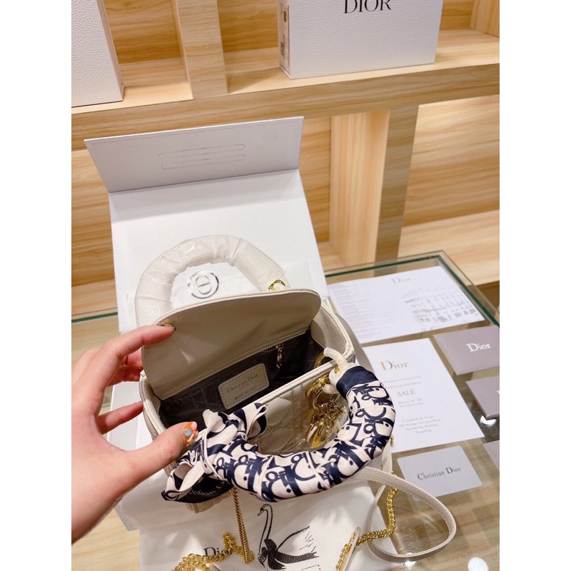 Túi xách diỏr bản da thật tag vàng sz 20 và 17